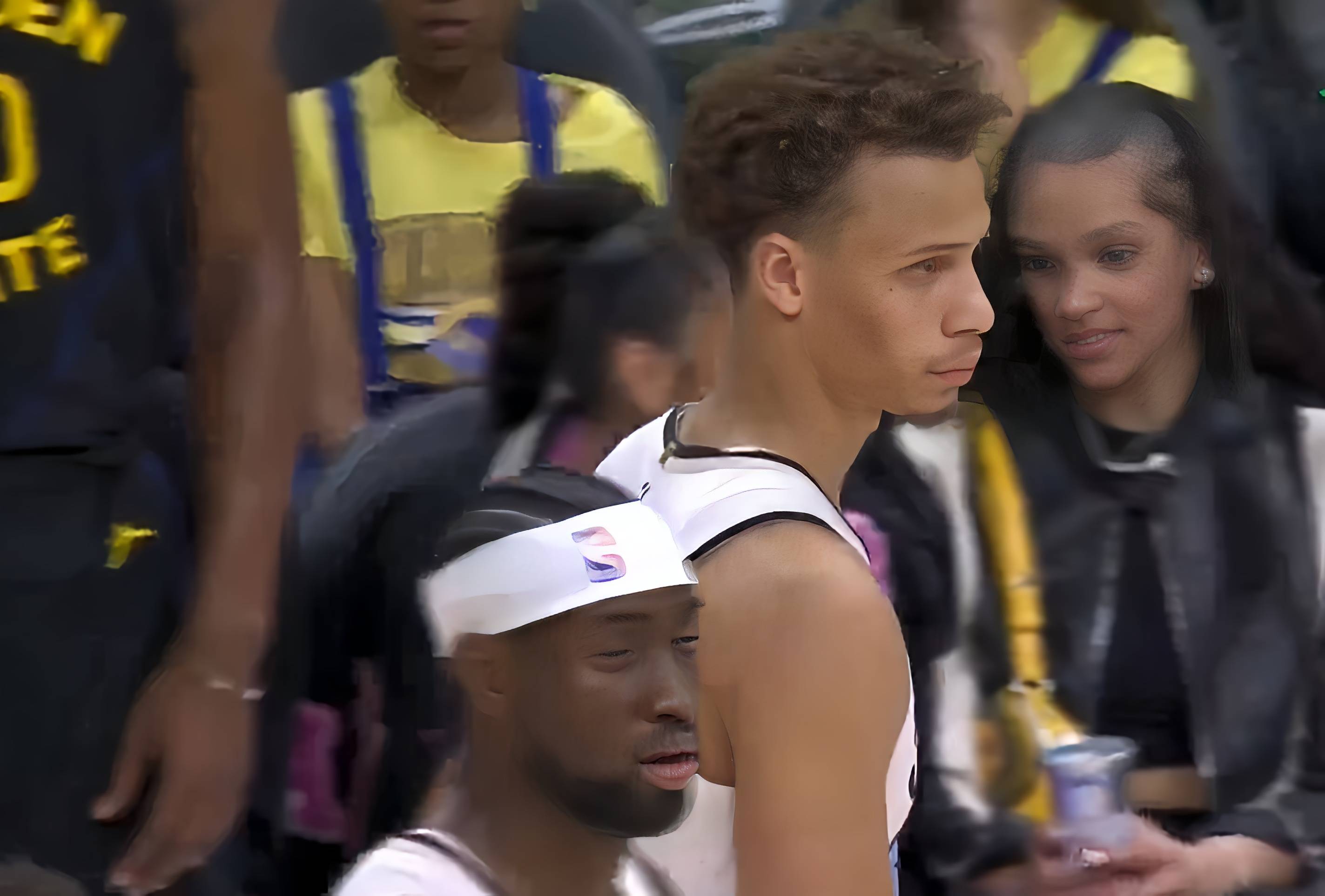 开云-库里官方宣布表现优异新规，老鹰引发争议！-开云