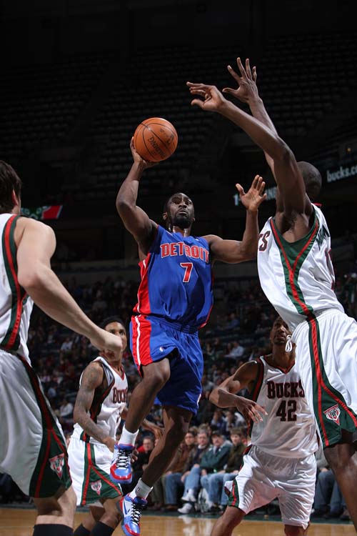 开云手机-篮网带队取胜!,纳达尔重要时刻重返赛场观众掌声雷动-开云手机